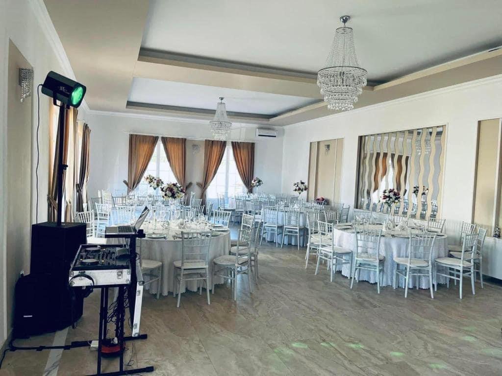 Pensiunea Queen Remetea Mare Ngoại thất bức ảnh